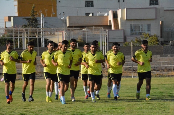 ھەندرێن چاوی لە چوارگۆشەی زێرینە